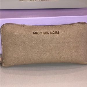 MICHAEL KORS Tan Wallet